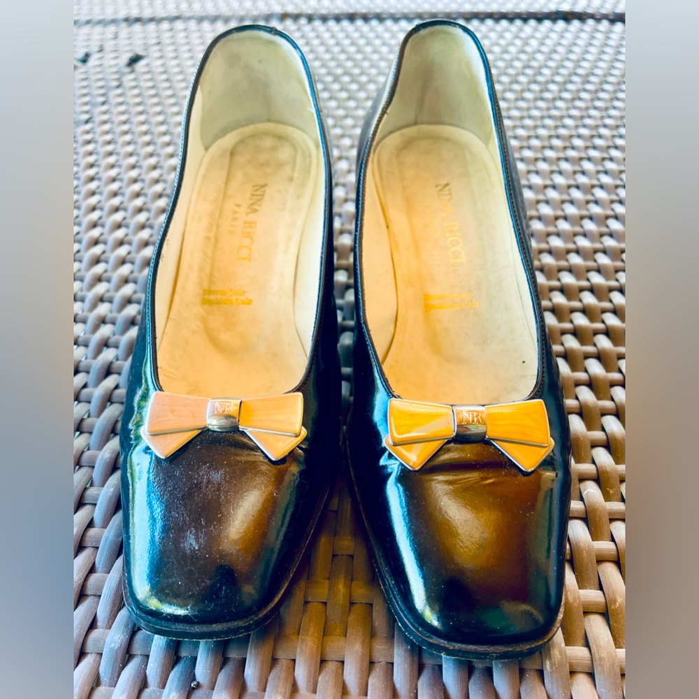 Nina Ricci square toes size 6 mid heels